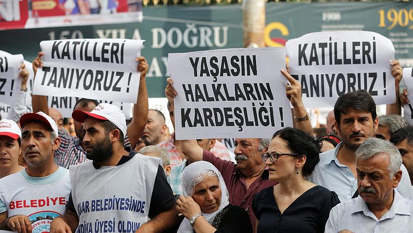 Demonstration gegen den Terroranschlag in der Türkei mit mehr als 50 Toten. Foto: Cem Turkel Demonstration gegen den Terroranschlag in der Türkei mit mehr als 50 Toten. Foto: Cem Turkel