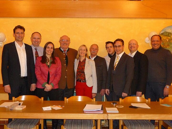 Der neue Ortsvorstand der CSU Solln Thalkirchen mit den Landtagsabgeordneten Andreas Lorenz
und Georg Eisenreich (Kreisvorsitzender der CSU München-Süd).