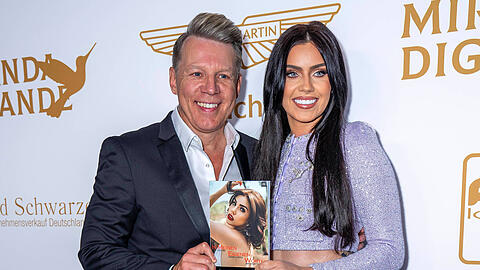 Axel Kahn und Miranda DiGrande aka Nathalie Volk beim Unternehmer-Event PIXX Lounge bei Aston Martin.