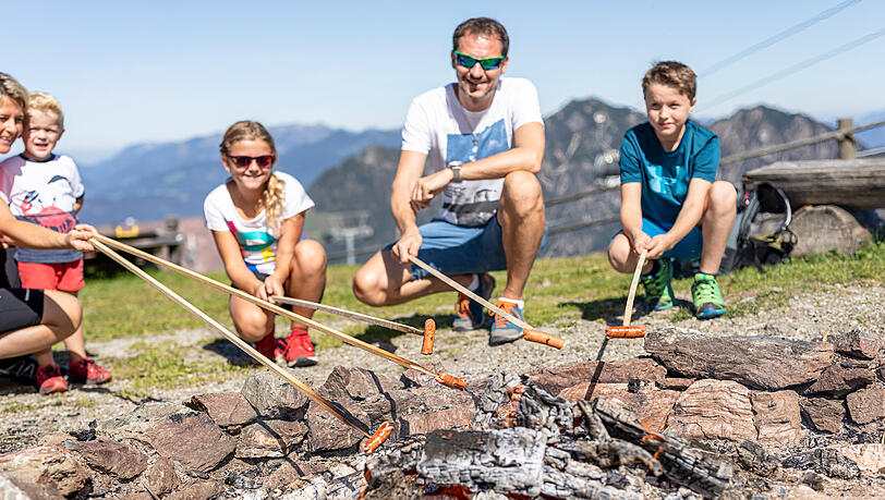 Grillen gefällt nicht nur den Kids - ein Highlight im "Lauserland". Grillen gefällt nicht nur den Kids - ein Highlight im "Lauserland".