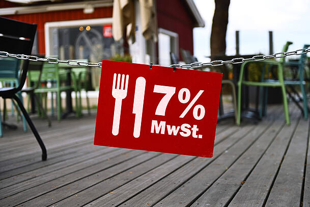 Trotz der Mehrwertsteuersenkung in der Gastronomie sinken die Preise nicht. Der Grund: Die Betriebe brauchen das Geld, um ihre Kosten zu decken.