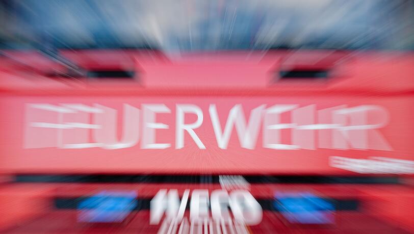 Der Mann musste mit schwersten Brandverletzungen ins Klinikum gebracht werden. (Symbolbild)