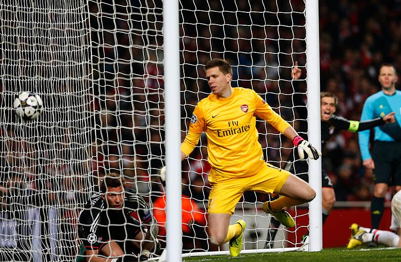 ... und fällt unhaltbar für Torwart Wojciech Szczêsny zwischen die Pfosten. Mandzukic braucht erst ein paar Sekunden bis er realisiert: Das ist sein erstes  Tor in der Königsklasse.