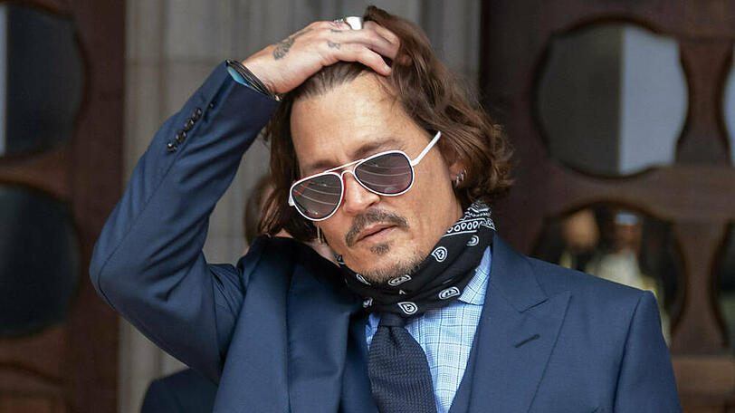 Johnny Depp verlässt nach der Anhörung das Gericht in London.