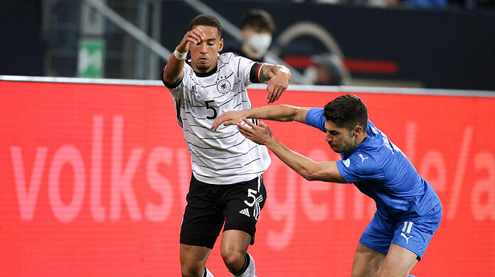 Unter Bundestrainer Hansi Flick eine feste Größe in der deutschen Nationalmannschaft: Thilo Kehrer (l.).