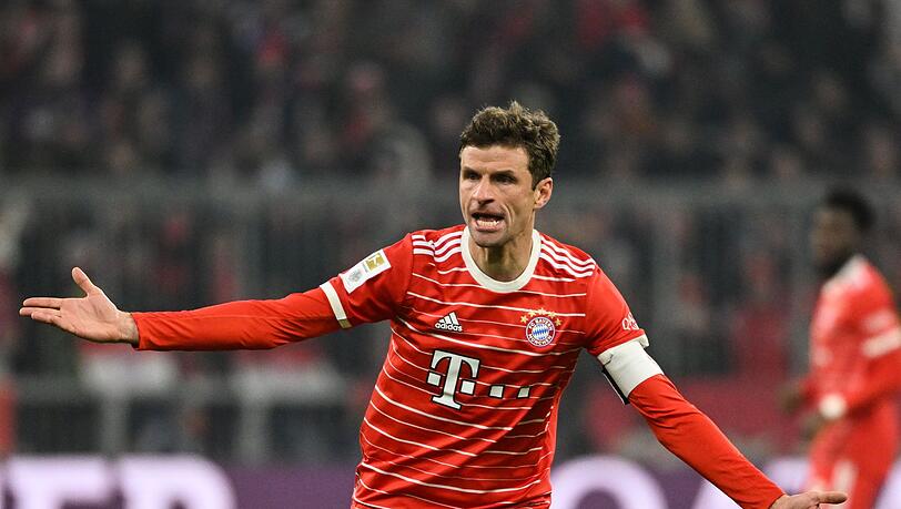 Münchens Thomas Müller reagiert während des Spiels.