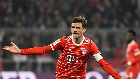 Münchens Thomas Müller reagiert während des Spiels.