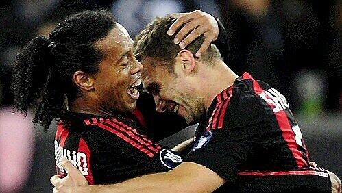 Ob auch Ronaldinho und Shevchenko ihre Gehälter nicht ppünktlich bekommen? Ob auch Ronaldinho und Shevchenko ihre Gehälter nicht ppünktlich bekommen?