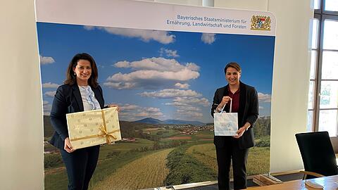 Ministerinnen unter sich: Michaela Kaniber (l.) und Mariam Al Mheiri.