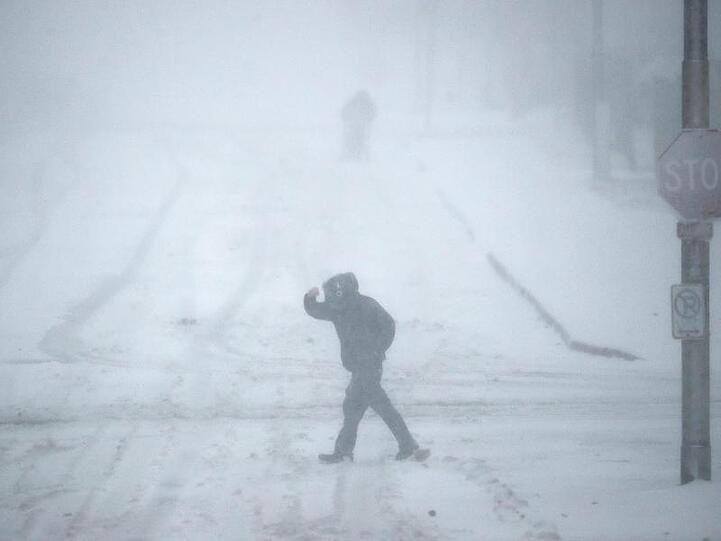 Aufgrund schweren Schneefalls wurden Straßen in Kansas City gesperrt.