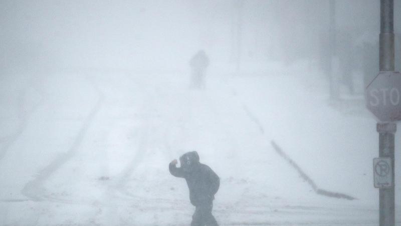 Aufgrund schweren Schneefalls wurden Straßen in Kansas City gesperrt. Aufgrund schweren Schneefalls wurden Straßen in Kansas City gesperrt.