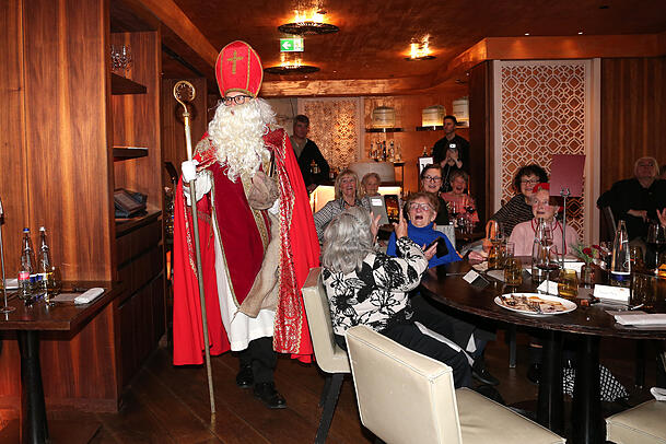 Schauspieler Florian Odendahl als Nikolaus verkleidet Schauspieler Florian Odendahl als Nikolaus verkleidet