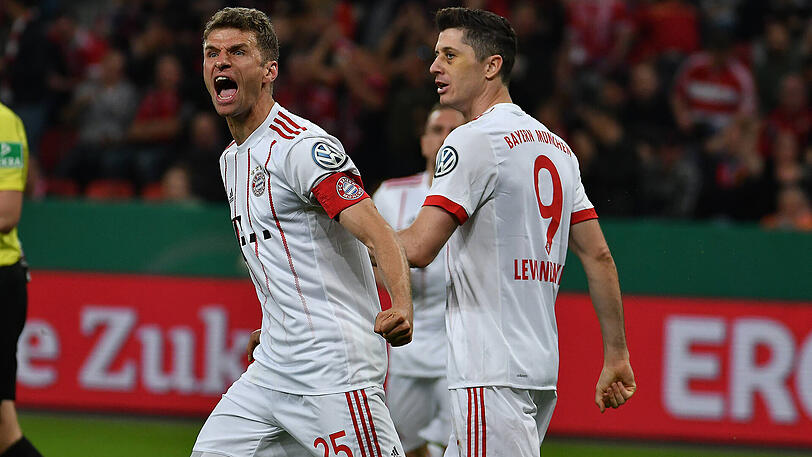 Thomas Müller: Note 1 - Seinen Kopfball konnte Leno nicht festhalten, der Ursprung des frühen 1:0. Im Stile eines Mittelstürmers machte der Kapitän das 3:1, super den Ball angenommen, in einer Bewegung verwandelt. Fälschte zum 5:1 ab, erzielte dann auch noch das 6:2. Hattrick. Weltklasse!