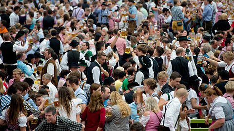 Politiker und Wirte können sich die das Oktoberfest heuer nicht vorstellen, haben aber Hoffnung. Einen Rettungsfonds der Stadt wird es nicht geben.