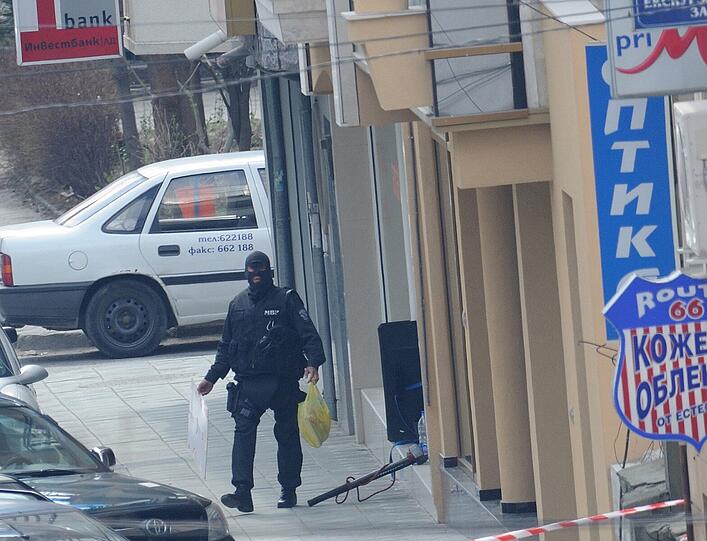 Der Bankräuber hatte mehrere Geiseln genommen.
