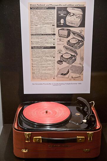 Der Simonetta-Plattenkofferspieler (1959)