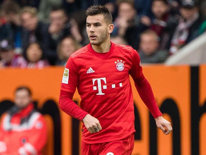 Lucas Hernandez vom FC Bayern München spielt den Ball. Foto: Matthias Balk/dpa/Archiv