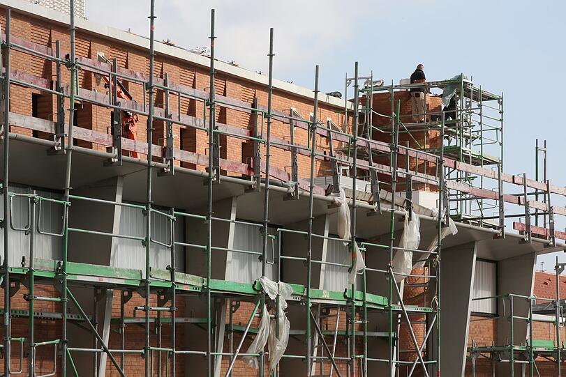 Hinter diesen Fensternischen gibt's wohl bald schon den Pausen-Sekt.