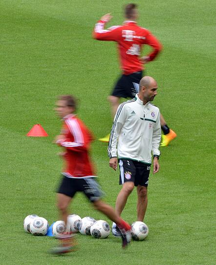 Das erste Training unter Pep! Wir zeigen die besten Bilder vom Trainingsauftakt der Bayern!