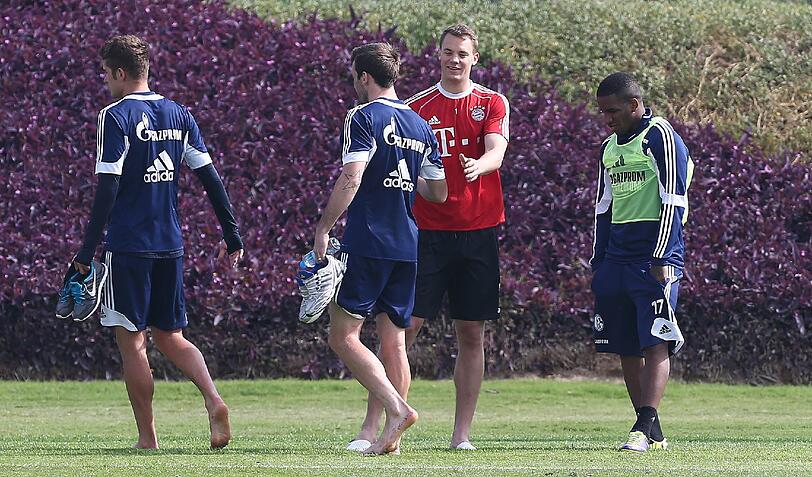 Die Bilder vom Besuch der Bayern auf dem Schalke-Trainingsgelände.