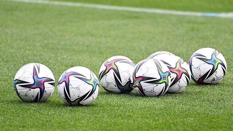 Aufregung im Relegationsspiel um den Platz in der Bezirksliga. Hat ein BFV-Spielleiter trotz medizinischen Notfalls einen Abbruch verhindert? (Symbolbild)