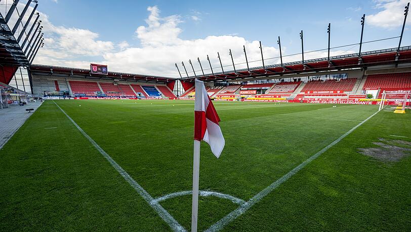 Fußball-Drittligist Jahn Regensburg hat einen neuen Sportdirektor. (Archivfoto) Fußball-Drittligist Jahn Regensburg hat einen neuen Sportdirektor. (Archivfoto)