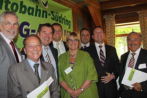 Bündnis für den Ring (v. l.): Michael Sedlmair (Ismaning), Peter Gantzer (MdL), Josef Schmid (CSU-Stadtrat), Michael Haberland (Mobil in Dt. e.V.), Josef Niedermaier (Landrat Bad Tölz), Hannelore Gabor (Garching), Hans Hammer (Wirtschaftsbeirat) und Rolf Zeitler (Oberschleißheim).