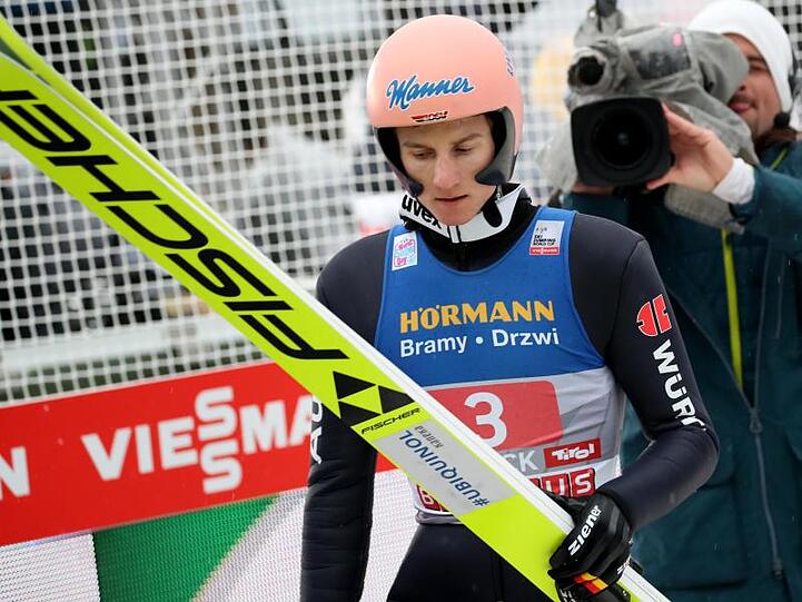 Karl Geiger liegt nach dem Wettkampf in Tirol auf Platz drei der Gesamtwertung.