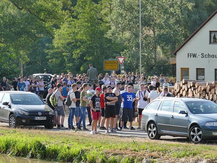 Teilnehmer einer Hass-Demo gegen den Youtuber "Drachenlord". Foto: David Oßwald/Archiv