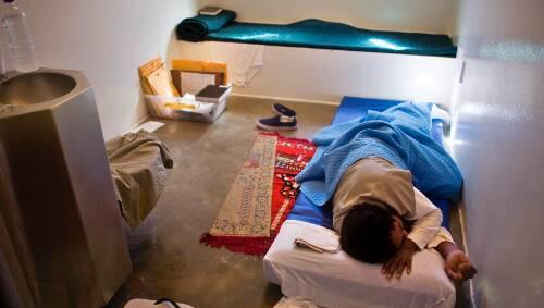 Gefangene im US-Lager Guantanamo werden stundenlang beschallt. Gefangene im US-Lager Guantanamo werden stundenlang beschallt.