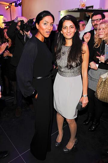 Sabrina Setlur und Megha Mittal posieren für die Fotografen.