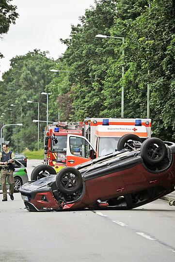 Bei diesen Bildern ist es kaum zu glauben, dass die Familie den heftigen Unfall so unbeschadet überstand.