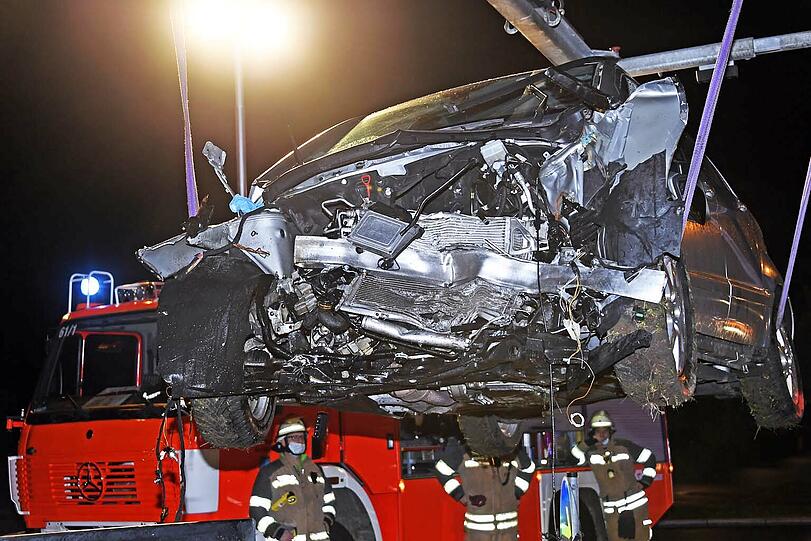 Bei dem Unfall war unter anderem die freiwillige Feuerwehr Aschheim im Einsatz.