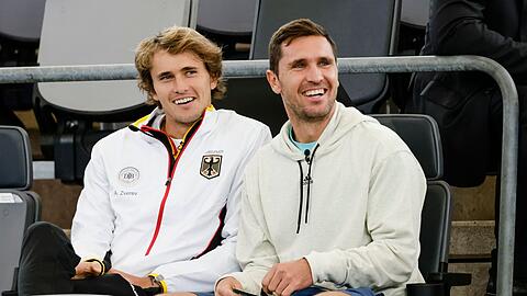 Blicken zuversichtlich in die Zukunft: Alexander Zverev (l) und Bruder Mischa.