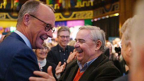 Der ehemalige Saar-Ministerpräsident und Ex-CDU-Landesparteichef Peter Müller sieht die Koalitionsverhandler weit von dem von CDU-Chef Friedrich Merz im Wahlkampf versprochenen Politikwechsel bei zentralen Unions-Themen entfernt.