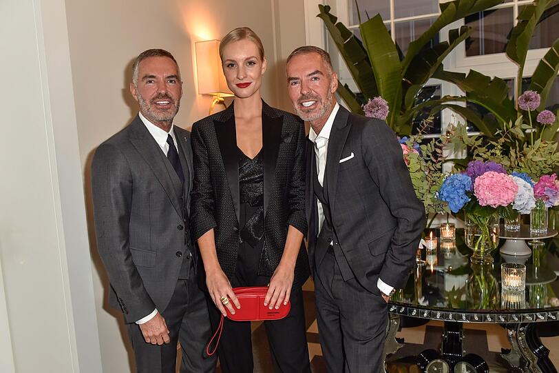 Die Kreativdirektoren und Designer Dean und Dan Caten mit Influencerin Marlies Pia.