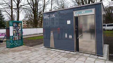 Am sogenannten Grünen Markt an der Baumkirchner Straße findet sich das neue Klohäusl.