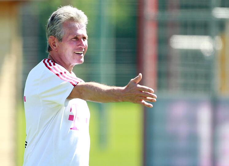 Jupp Heynckes hatte bei seiner 
Rückkehr zu Bayern München nur einen Rumpfkader zur Verfügung. Bei 
der ersten Trainingseinheit am Montag standen gerade einmal sieben 
Profis auf dem Platz. Die Bilder