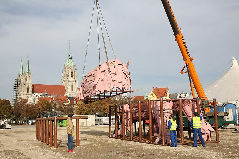 Die Plastik des ungarischen Künstlers Gabor Miklos Szoke wird am Eingang des Festivals stehen.
