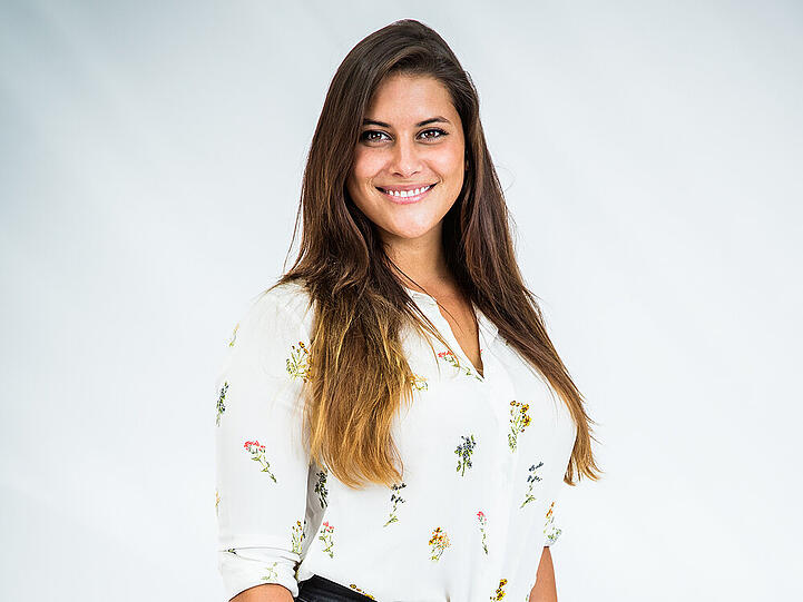 Céline ist neben dem Modeln auch leidenschaftliche Sängerin.