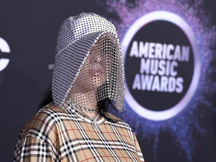 Ganz verhangen: Billie Eilish.