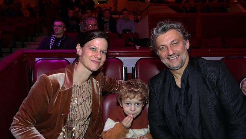 Jonas Kaufmnn mit Ehefrau Christiane Lutz und Sohn Valentin. Jonas Kaufmnn mit Ehefrau Christiane Lutz und Sohn Valentin.