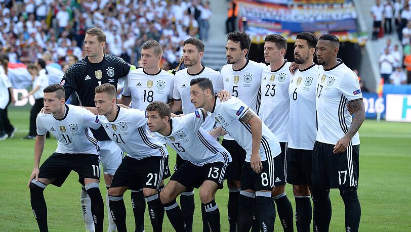Lang lang ist's her: Als das DFB-Team bei einem großen Turnier letztmals ohne Gegentor blieb, standen unter anderem noch Jonas Hector, Mario Gómez und Sami Khedira in der Startelf, die ihre Karrieren mittlerweile allesamt beendet haben.