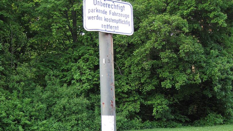 Entweder kann der Radler nicht lesen oder er lässt es drauf ankommen... Entweder kann der Radler nicht lesen oder er lässt es drauf ankommen...