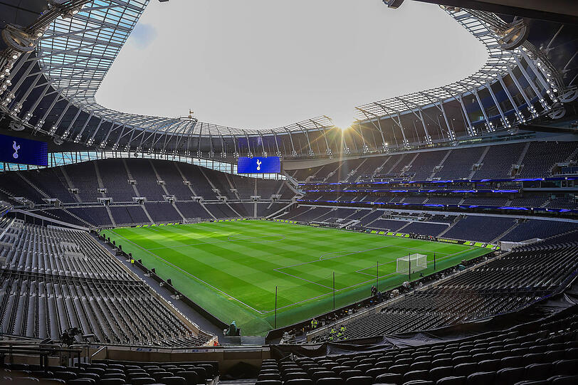 Das Tottenham Hotspur Stadium in London ist seit 2015 die Heimat des gleichnamigen Fußballklubs aus London. Der Bau für 62.800 Zuschauer kostete rund eine Milliarde Pfund.
