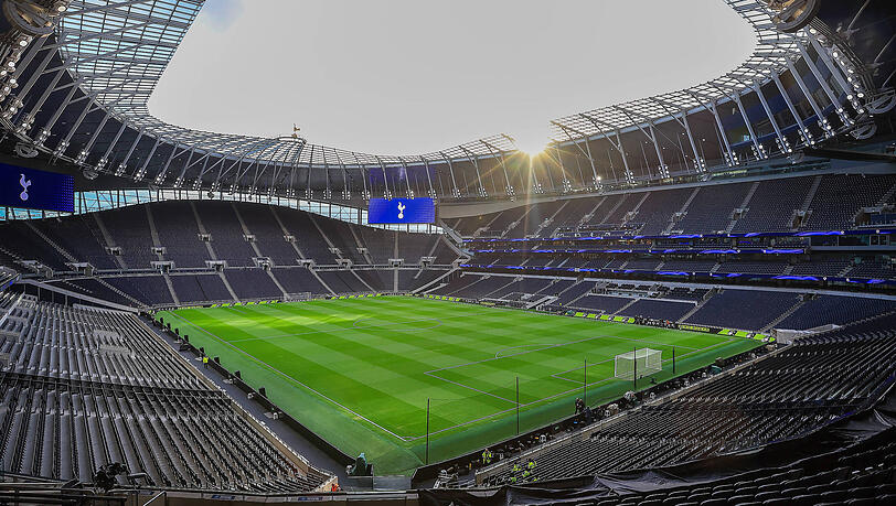 Das Tottenham Hotspur Stadium in London ist seit 2015 die Heimat des gleichnamigen Fußballklubs aus London. Der Bau für 62.800 Zuschauer kostete rund eine Milliarde Pfund. Das Tottenham Hotspur Stadium in London ist seit 2015 die Heimat des gleichnamigen Fußballklubs aus London. Der Bau für 62.800 Zuschauer kostete rund eine Milliarde Pfund.