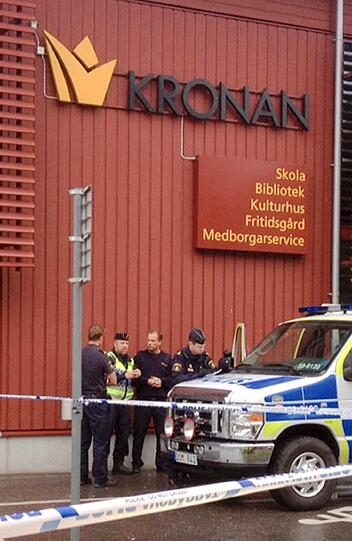 Bei einem Angriff an einer Schule in Westschweden soll ein Maskierter einen Menschen getötet und mehrere verletzt haben.