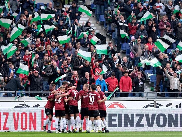 Trotz des 3:0-Sieges gegen den SC Freiburg abgestiegen: Hannover 96.