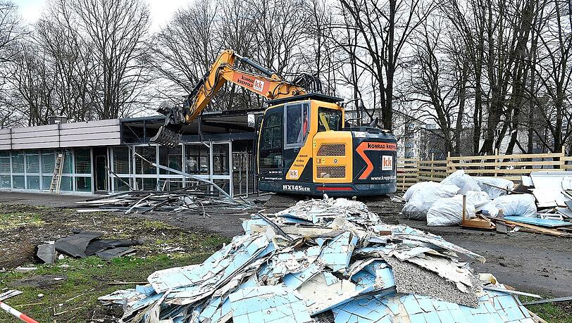 Weil zum Teil Bauschadstoffe gefunden wurden, hat sich die Wiedereröffnung verzögert. Weil zum Teil Bauschadstoffe gefunden wurden, hat sich die Wiedereröffnung verzögert.