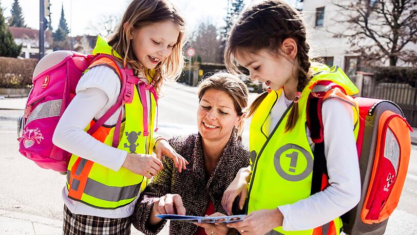 Mit der Gemeinschaftsaktion &bdquo;Schulwegplan für München&ldquo; sicher zur Schule.